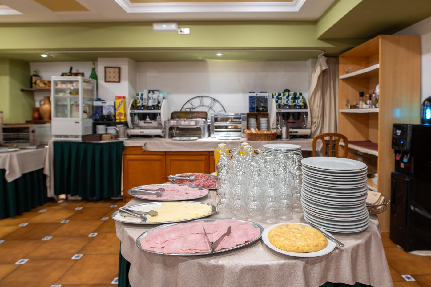 Bufé de desayunos del hotel