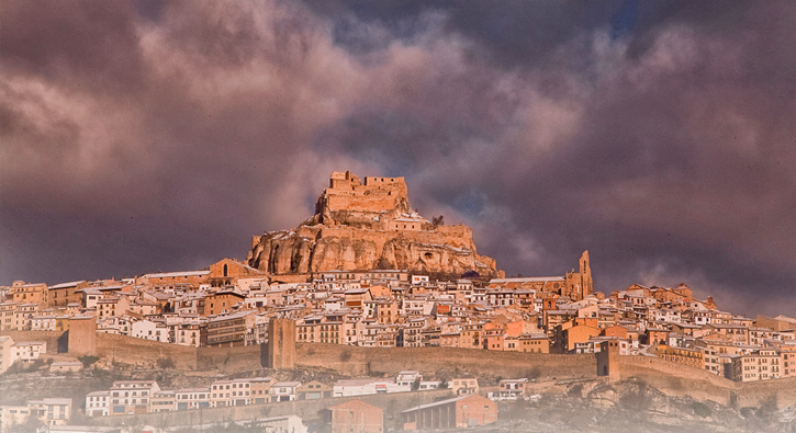 Castillo de Morella sobre la población
