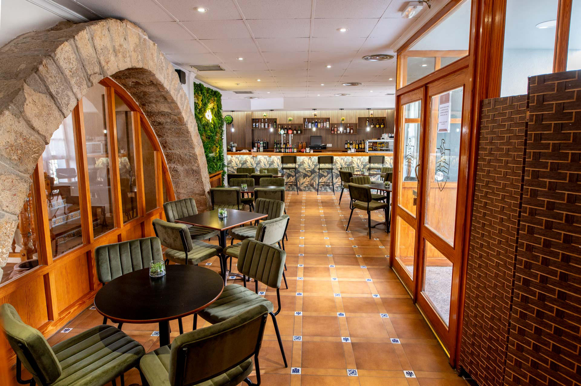 Interior de la cafetería del hotel