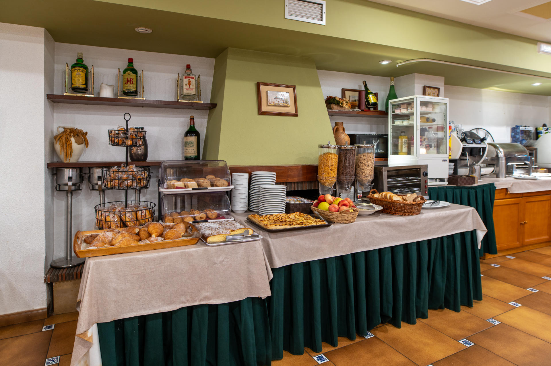 Desayuno bufé del hotel